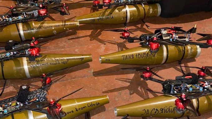 Gotowa partia uzbrojonych dronów FPV aka "latających granatników przeciwpancernych".