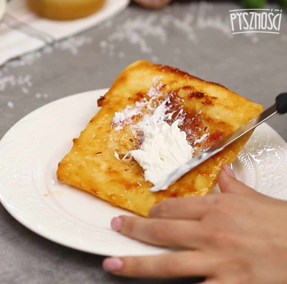 Pizzerinki z burratą i miodem - Pyszności