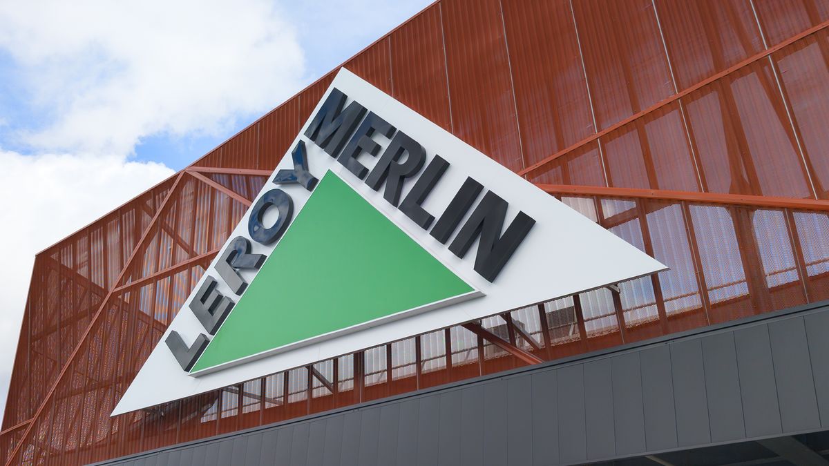 leroy merlin, leroy, merlin, logo, sign, diy, text, brand, front, french, store, decoration, construction, chain, home, house, shop, facade, www.leroymerlin, france, advertising, bricolage, building, business, commercial, company, design, editorial, emblem, equipment, european, exterior, furnishing, gardening, icon, logotype, market, material, materials, outdoors, outside, retail, retailer, sale, sell, signage, supermarket, supply, symbol