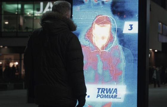 Nośnik reklamowy mierzący temperaturę ciała promuje Theraflu (wideo)