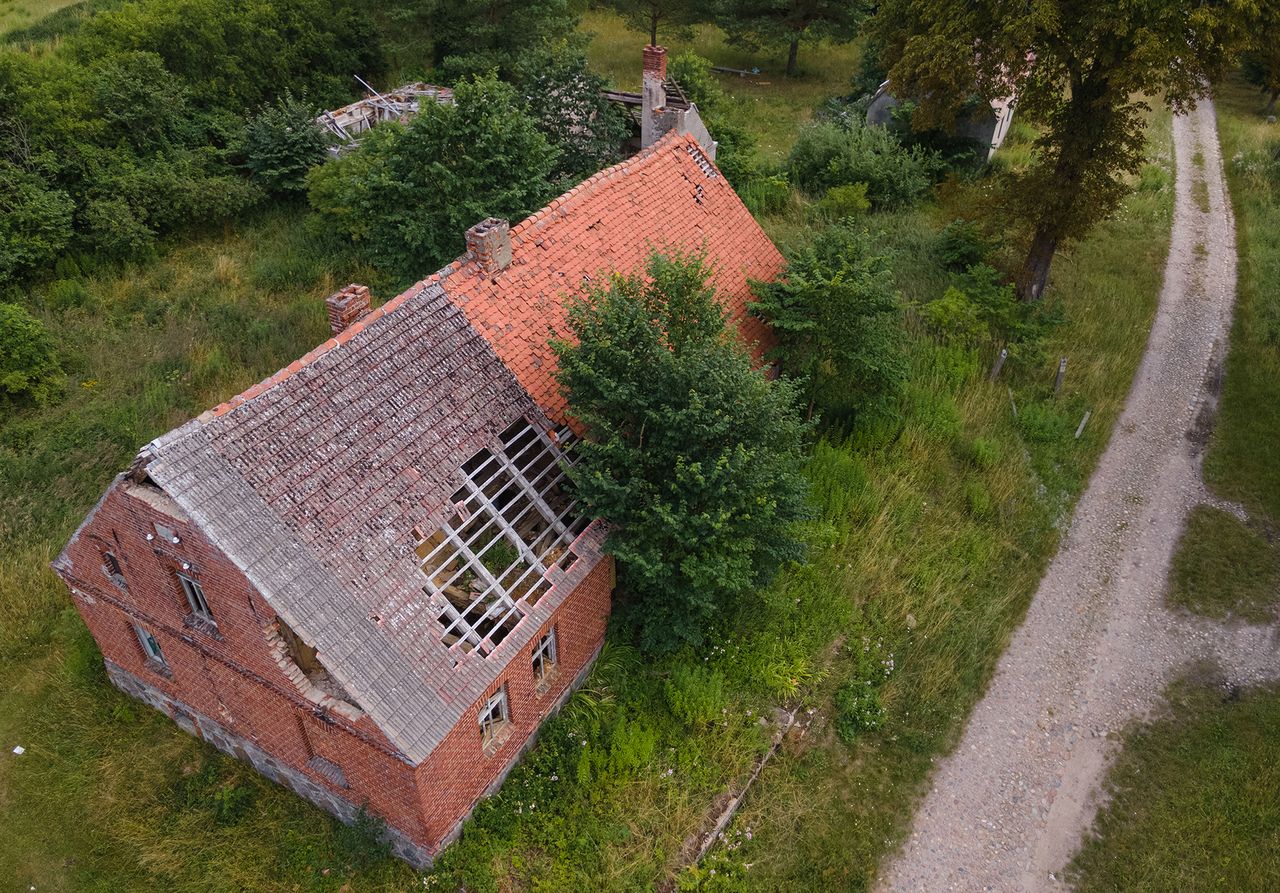 Brzeźnica – zapomniana wieś na Pomorzu. Kiedyś pełna życia, dziś straszy