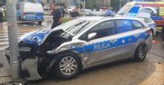Wypadek z udziałem radiowozu. Dwóch policjantów trafiło do szpitala