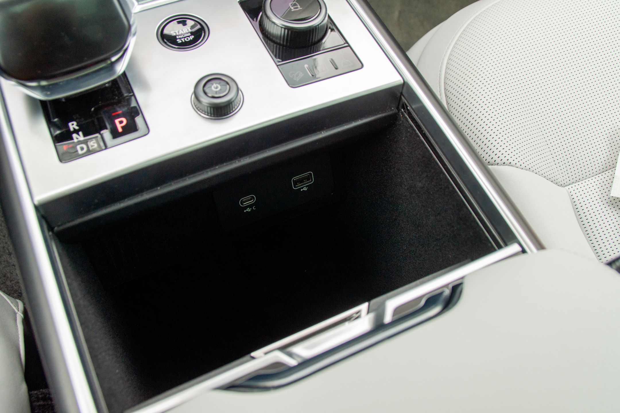 Range Rover P510e SV SWB