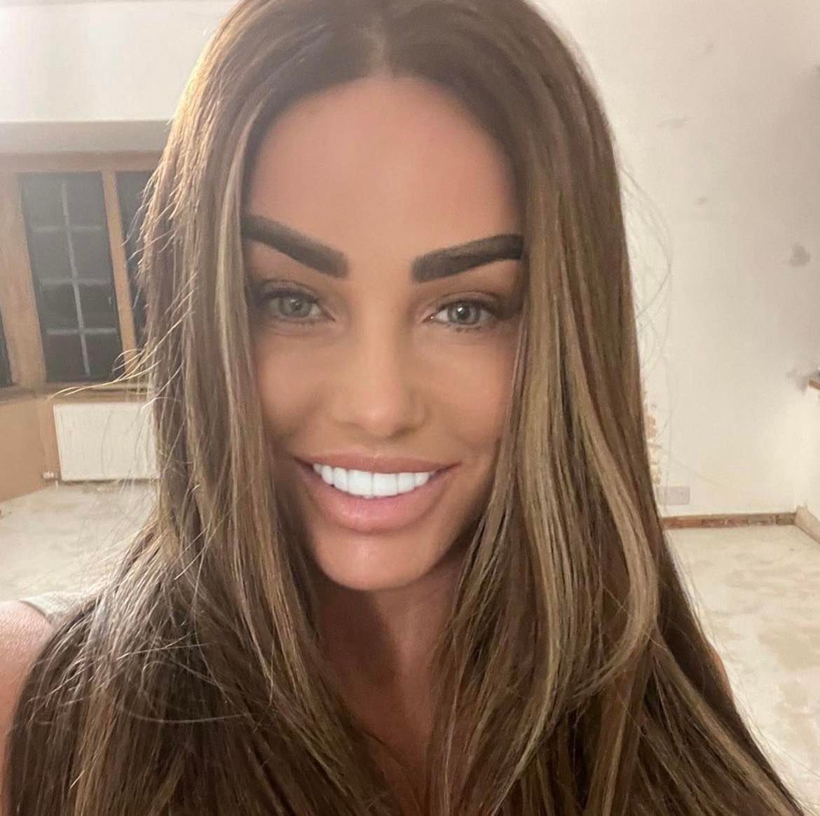Katie Price prezentuje efekty 16. (!) operacji piersi
