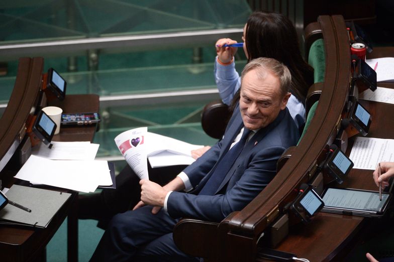 Premier Donald Tusk na sali obrad Sejmu 12 grudnia