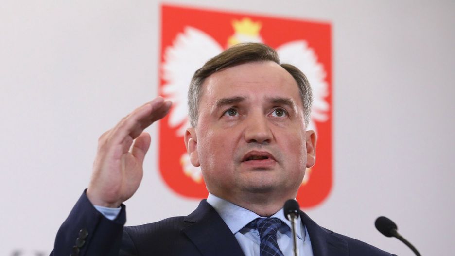 Ziobro o "wojnie hybrydowej" z UE. Prof. Flis: diaboliczny plan albo bezmyślność 