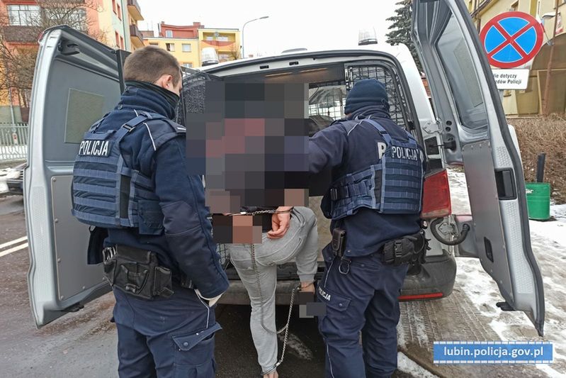 Lubin. Mężczyzna strzelał z wiatrówki do samochodu. Trafił do aresztu