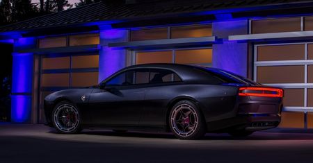 Agresywne V8 w wersji… elektrycznej. Tak brzmi nowy Dodge Charger Daytona SRT EV