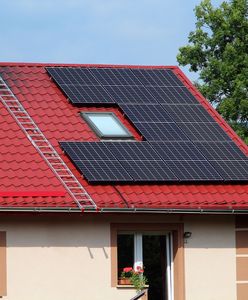 Chciał założyć na dachu fotowoltaikę. Oszuści wzięli na niego kredyt i zniknęli