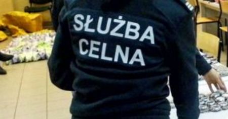 Przyjmowali łapówki w złotówkach i dolarach. Skazano 42 celników