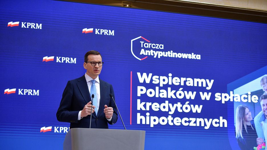Warszawa, 10.05.2022. Premier Mateusz Morawiecki na konferencji prasowej w siedzibie Kancelarii Prezesa Rady Ministrów w Warszawie, 10 bm. Konferencja dot. m.in. pomocy państwa w spłacie kredytów hipotecznych. (aldg) PAP/Marcin Obara