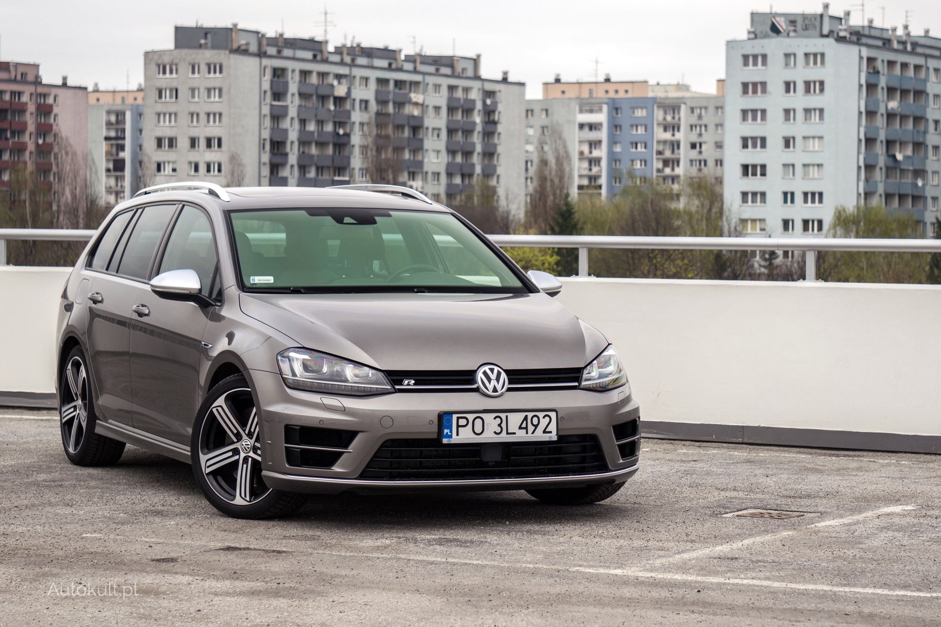 Niepozorny kompakt to najlepsze określenie VW Golfa R.