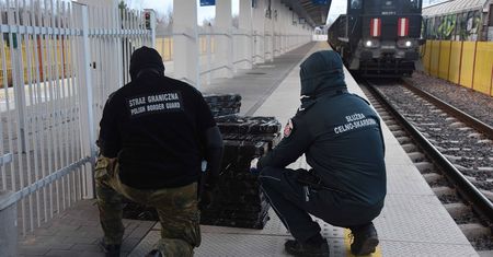 Celnicy osłupieli. Ukryli je w pociągu z Białorusi