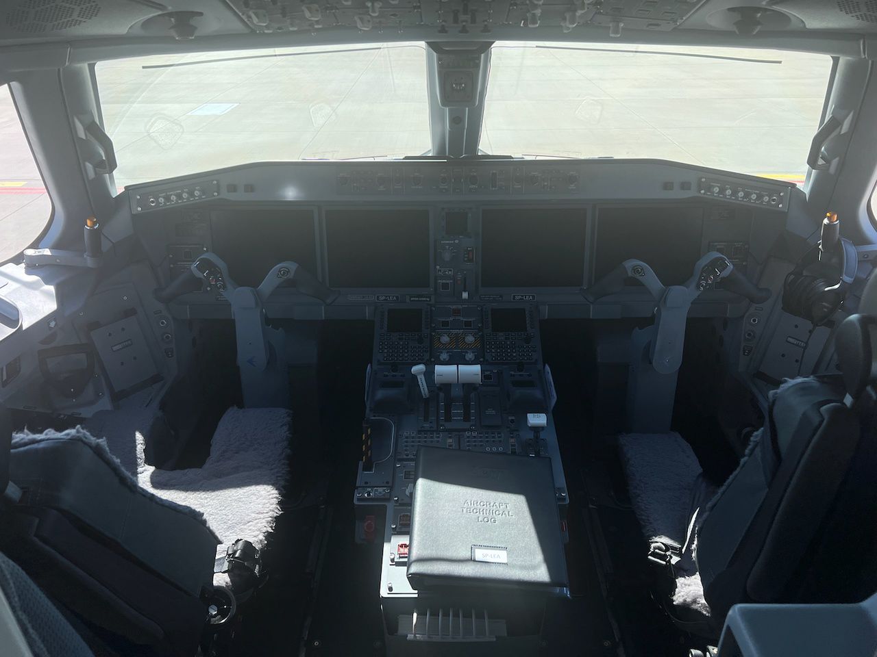 Embraer E195-E2
