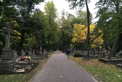 Wyszków. Przerażające znalezisko na cmentarzu. Trzeba było wzywać saperów