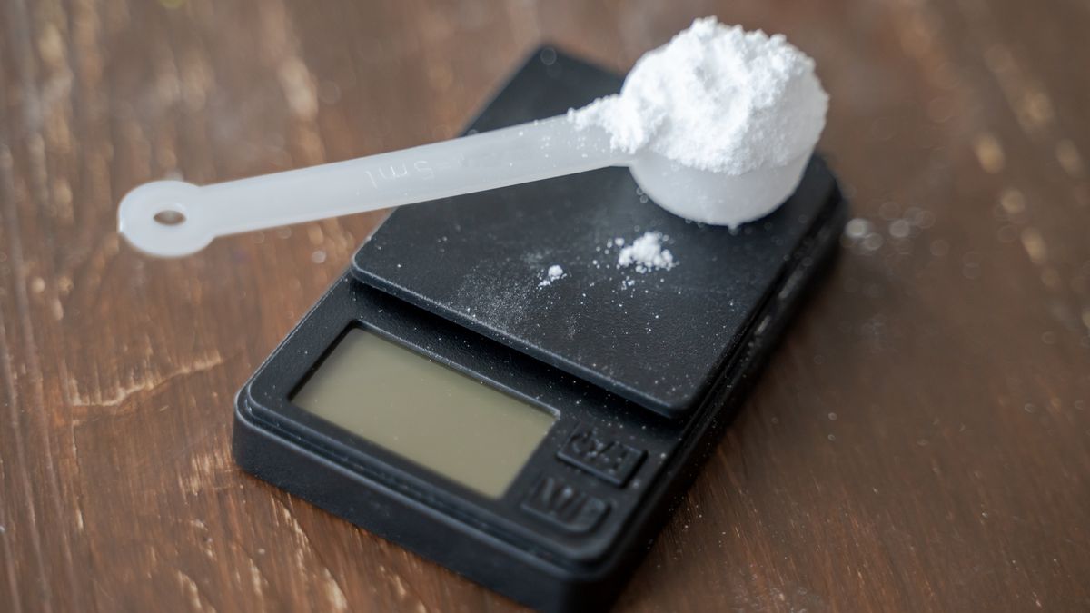 Measuring scoop with creatine on small scale not showing any weight
Measuring scoop filled with creatine powder rests on small digital scale which displays no reading. Sports nutrition
karetoria