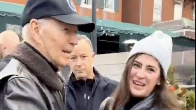 Joe Biden, były prezydent USA, podczas przypadkowego spotkania 