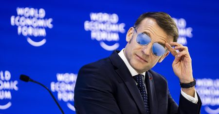 Macron założył okulary. Akcje producenta wystrzeliły. Miliony dolarów w górę