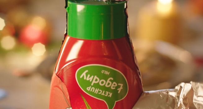 Ketchup Kotlin reklamowany w sreberku Mikołaja (wideo)