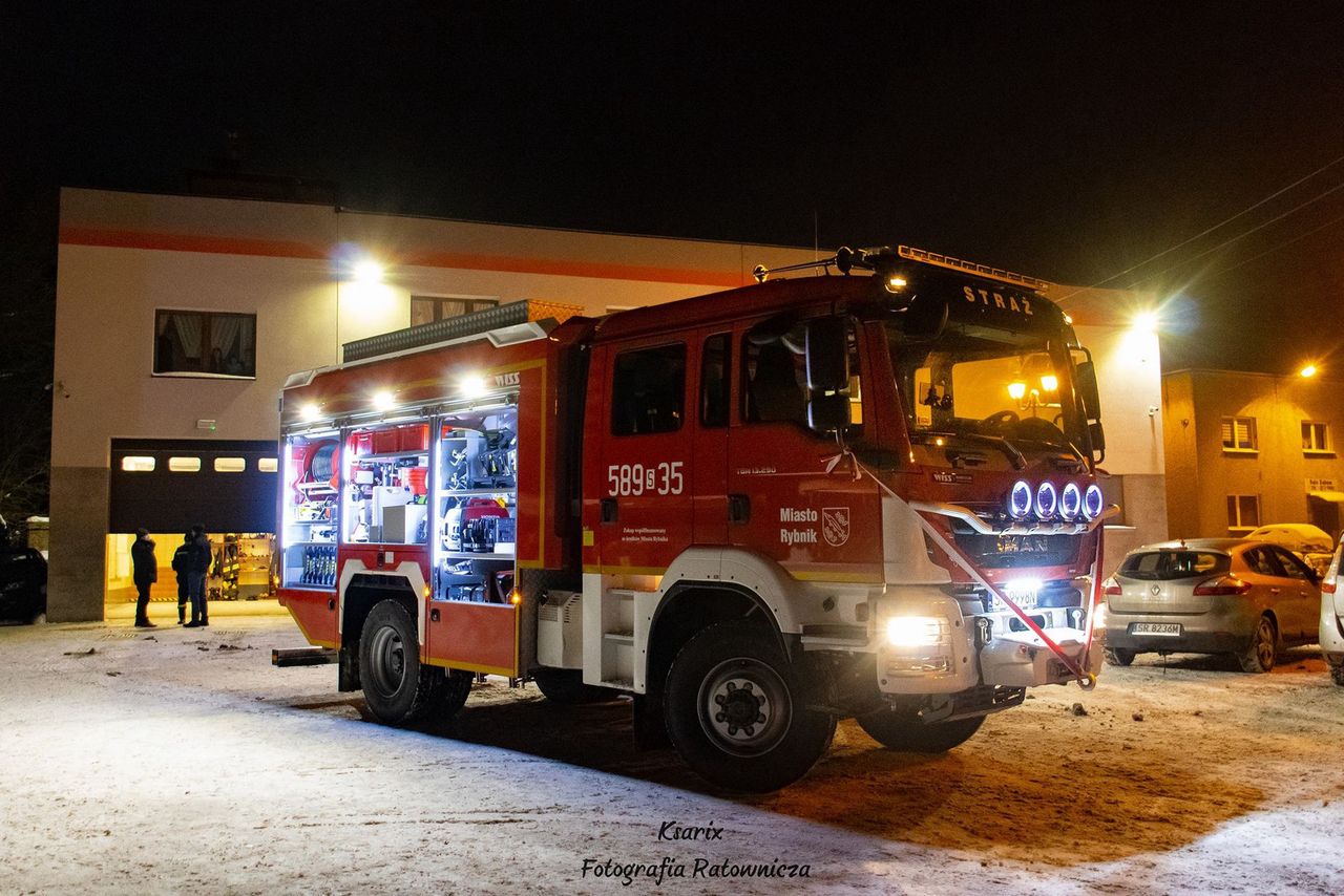 Rybnik. Strażacy z OSP Popielów pochwalili się nowym wozem.