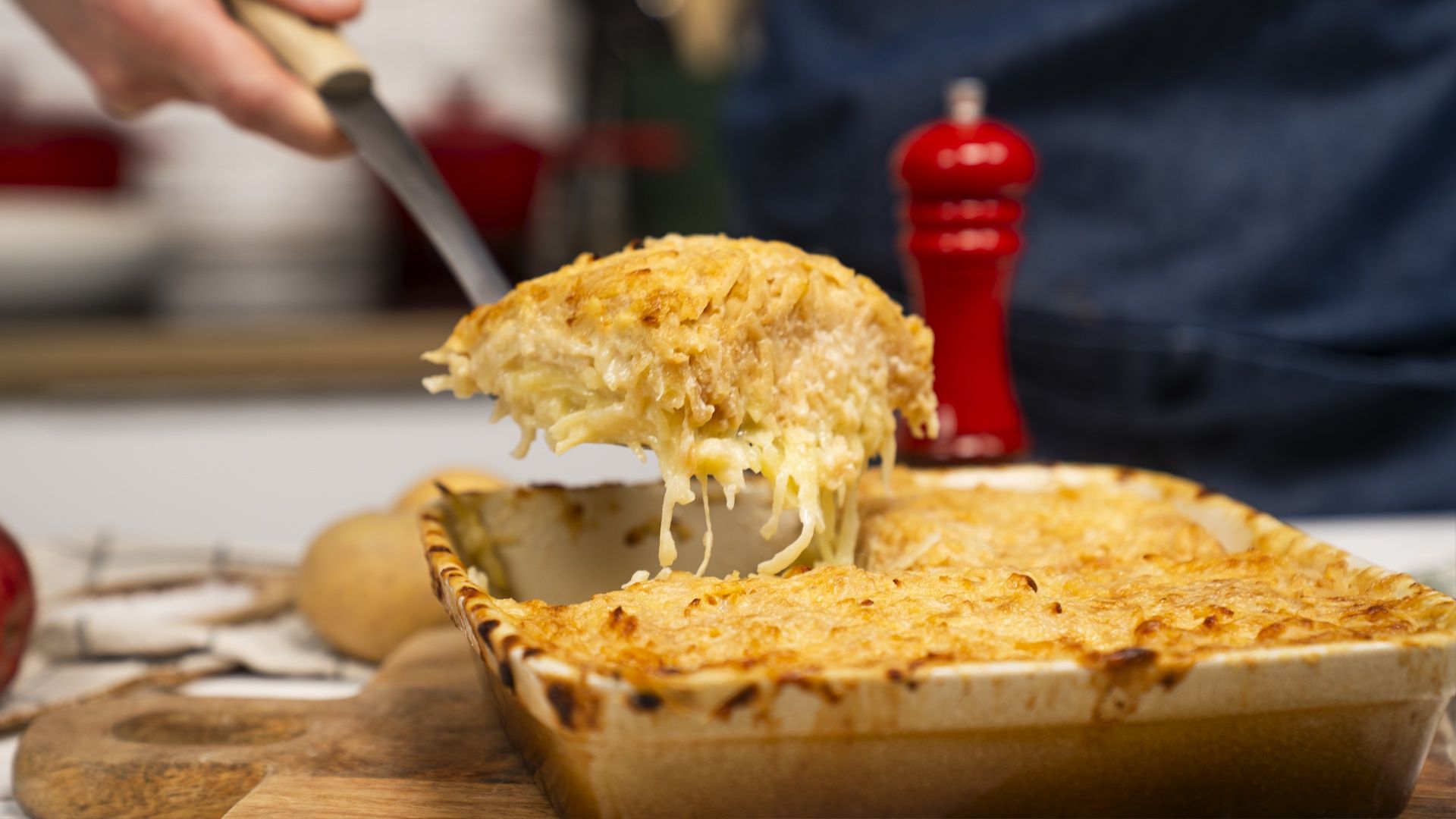 Ta ziemniaczana zapiekanka wyróżnia się na tle innych. Sekretem jest konkretny owoc