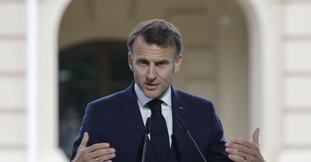Macron krytykuje propozycję Putina. "Manewr opóźniający"