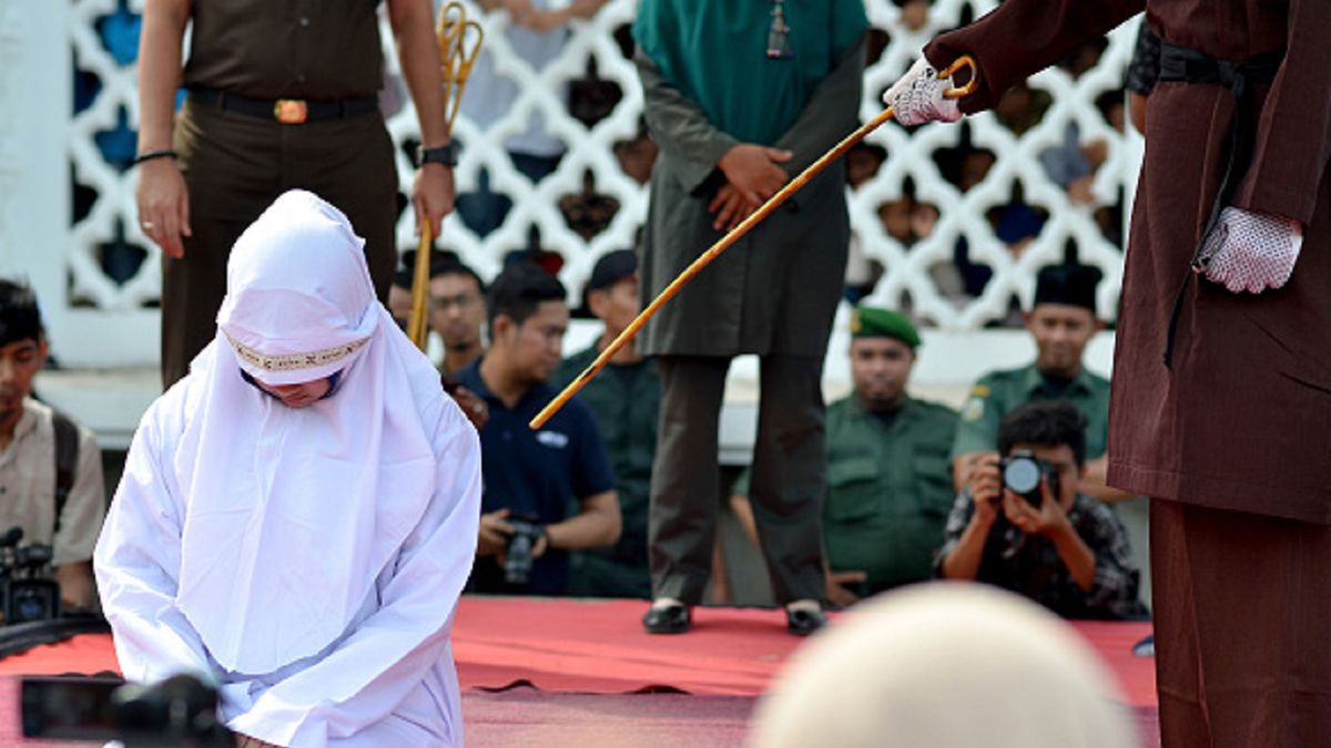 W Iranie najczęstszą karą za cudzołóstwo jest chłosta.