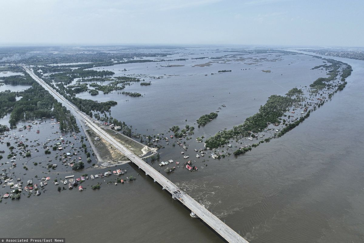 Powódź po wysadzeniu tamy w Nowej Kachowce