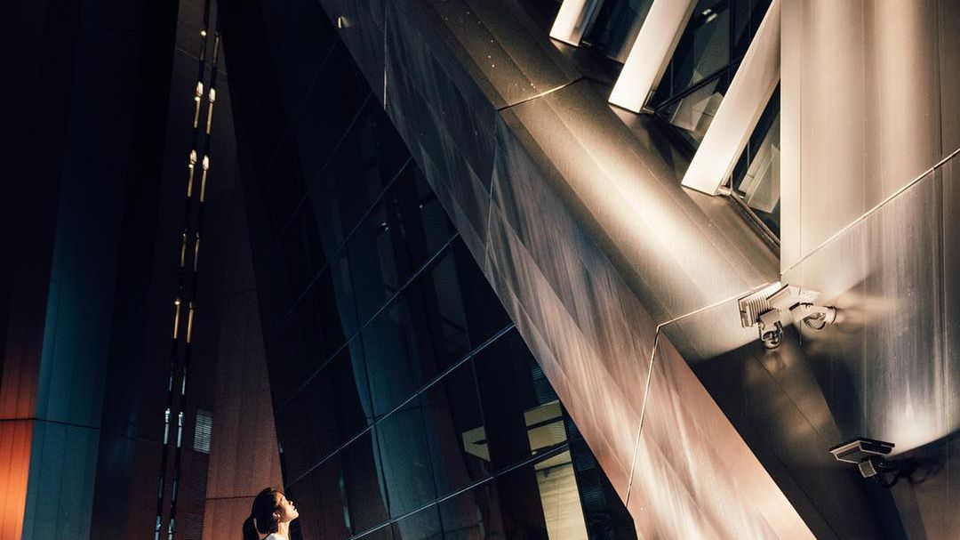 Nocny krajobraz miasta to gratka dla fotografa. Oto kilka wskazówek, jak możesz go wykorzystać 1