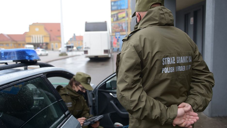 Legnica. Dziewięciu Mołdawian zatrzymanych w Polsce. Na kwarantannie jechali w podróż do Francji