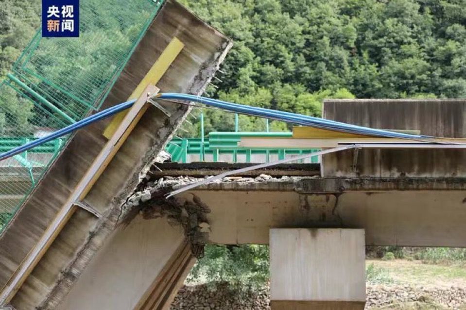 Highway bridge collapses in China, at least 11 dead, 30 missing