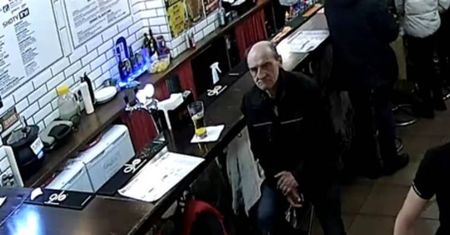 Ukradł plecak z restauracji w centrum Lublina. Pomóż znaleźć sprawcę