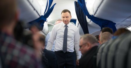 Opozycja wzywa do wyjaśnień Andrzeja Dudę. Posłowie zajmą się sprawą prezydenckiego lotu