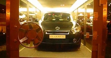 Renault Fluence zamknięte w sejfie