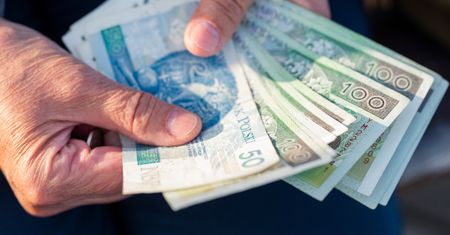 Robisz przelew mężowi lub żonie? Uważaj na kwoty i tytuł