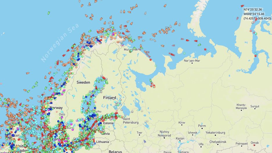 Mapa, na której na bieżąco można obserwować przemieszczanie się statków, pokazuje jakie są najczęściej obierane kierunki rosyjskich transportów drogą wodną