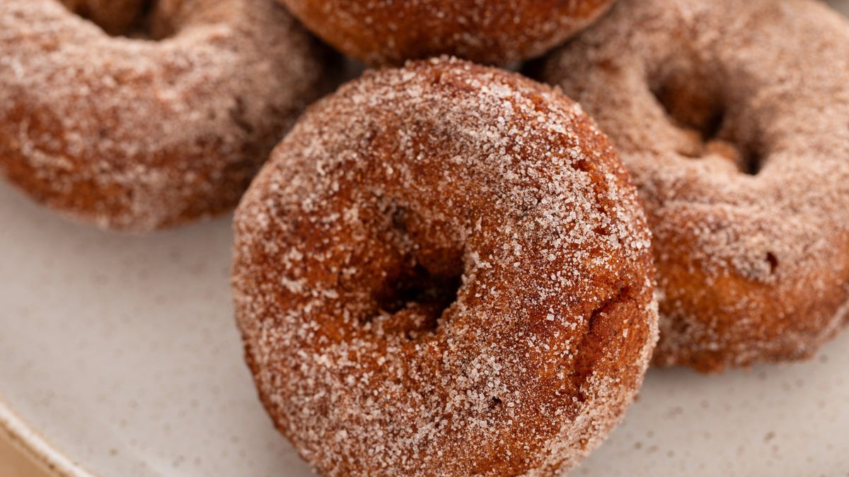 Szybkie oponki z cynamonową posypką