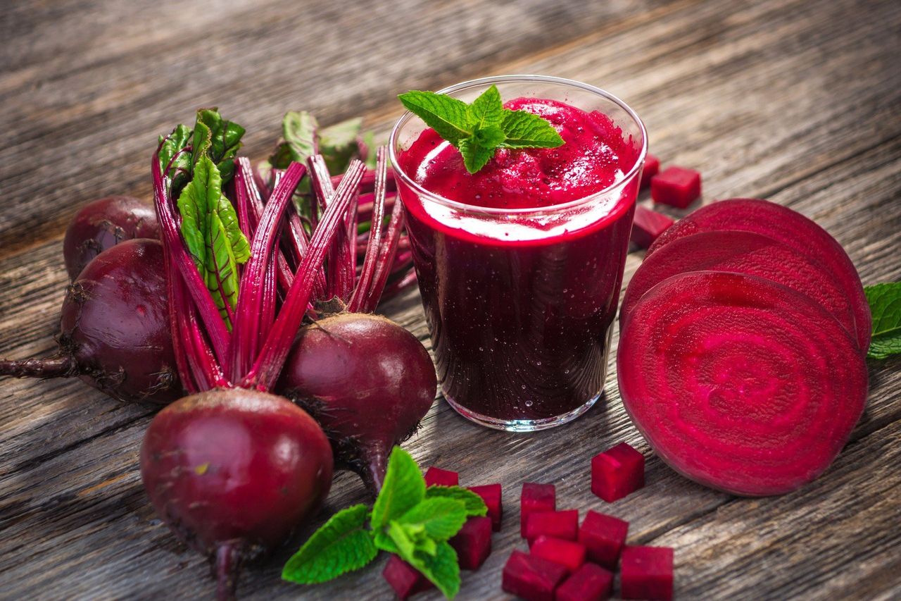 Pomoże zwalczyć kaszel i chrypkę. Wypróbuj przepis na naturalny syrop z buraka
