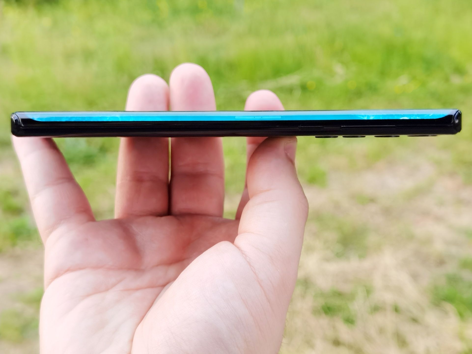 Motorola Edge po kilku miesiącach stała się jednym z najciekawszych smartfonów na rynku 4