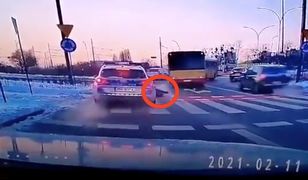 Łódź. Policjant potrącił pieszego i dostał pouczenie. Komendant wyjaśnia