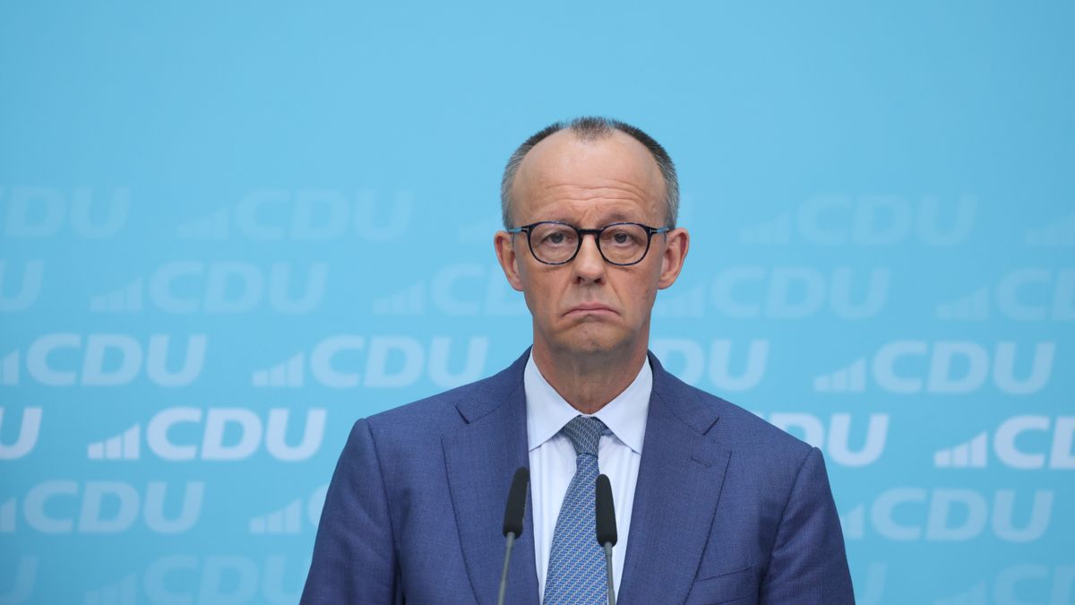 Friedrich Merz, Germany's chancellor, during a news conference at the Christian Democratic Union (CDU) headquarters in Berlin, Germany, on Monday, March 23, 2026. Merz's party dislodged the Social Democrats from power after 35 years in a southwestern German state, notching a win for a conservative leader struggling to gain nationwide traction among voters. Photographer: Krisztian Bocsi/Bloomberg via Getty Images