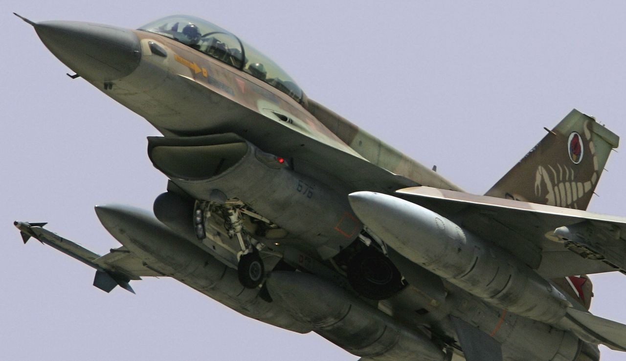 Ponad 50 myśliwców i 800 celów. Siły Obronne Izraela kontynuują naloty w Strefie Gazy