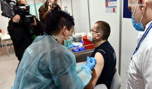 Śląskie. Koronawirus w Polsce. Szef policji dał przykład. Ruszyły szczepienia w garnizonie śląskim