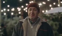 Sprzedawca choinek w bożonarodzeniowej reklamie Apapu (wideo)