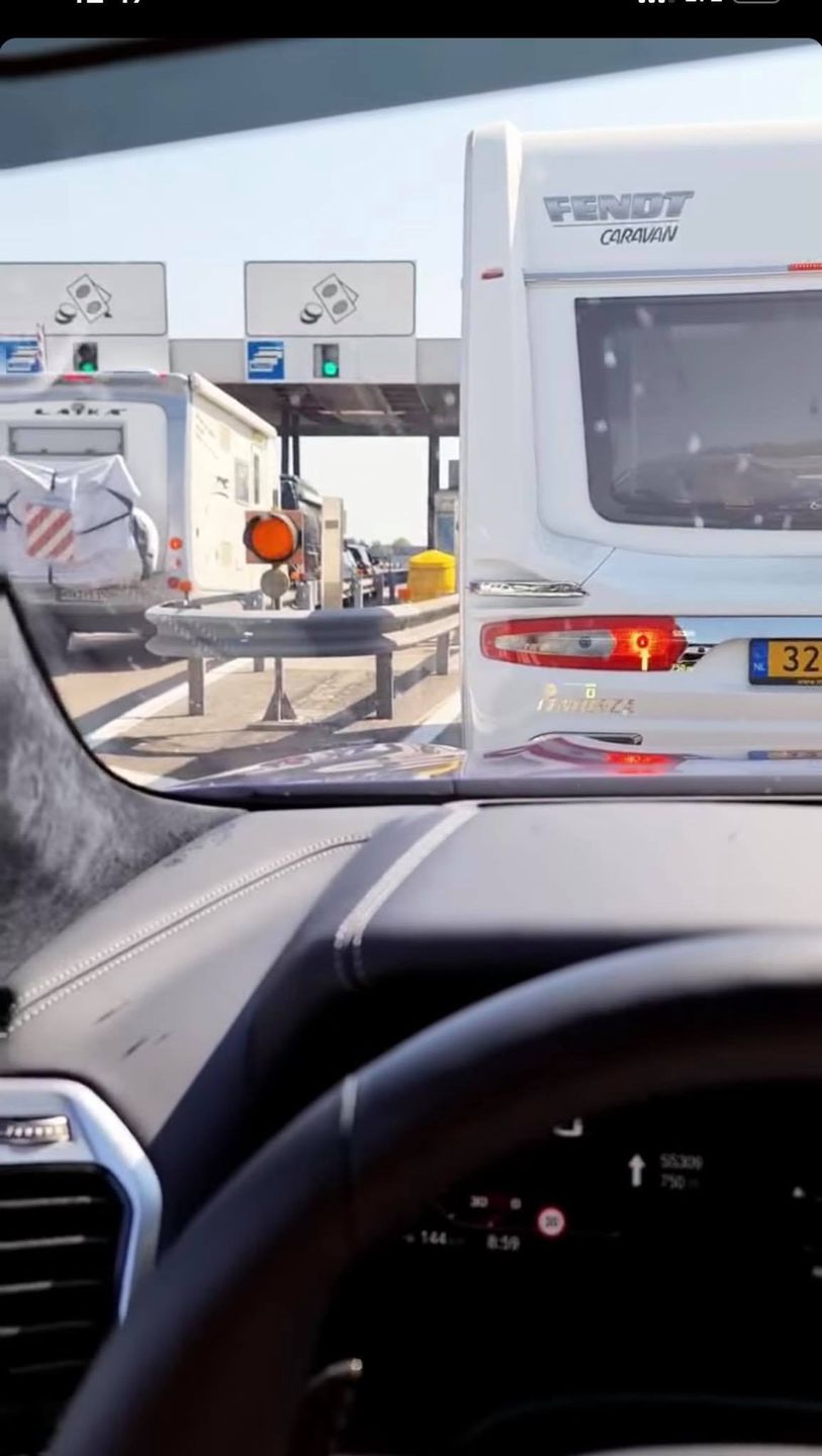 Sylwia Peretti relacjonuje podróż poślubną