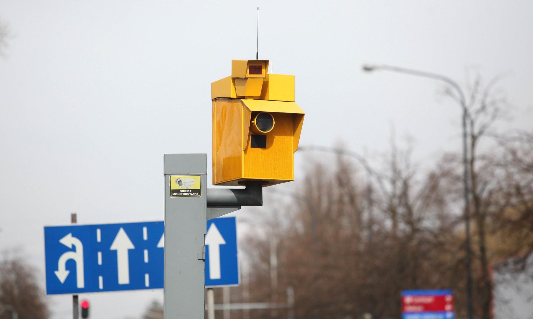 System fotoradarów i kamer w Wielkopolsce, ale i nie tylko tu, w naszym regionie, mam za zadanie przyczynić się do bardziej świadomej i bezpiecznej jazdy.Znajomość miejsc, gdzie zainstalowane są urządzenia kontrolne, to cenna wiedza. Sprawdź, gdzie są fotoradary w Wielkopolsce