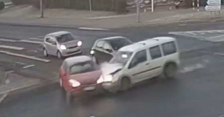 Awaria sygnalizacji doprowadziła do kolizji. Dramatyczne wideo z Rudy Śląskiej
