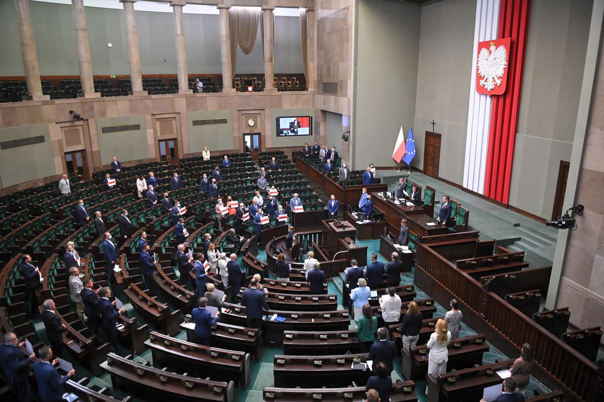 Sejm uchwalił ustawę o podwyżkach dla posłów i urzędników państwowych
