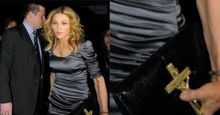 Madonna z TOREBKĄ Z UKRZYŻOWANYM JEZUSEM! PRZESADA?