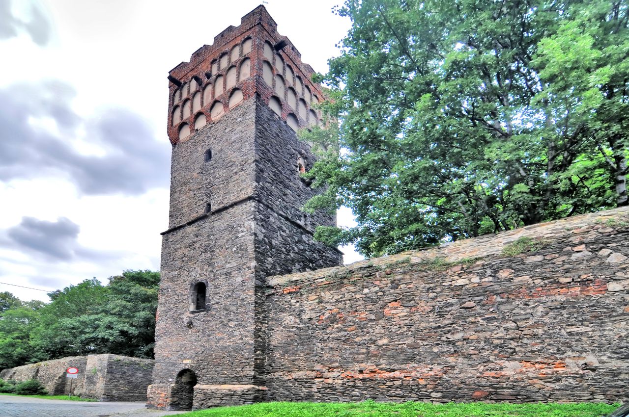 Mówią o nim "polskie Carcassonne". Miasto, które niczego nie udaje